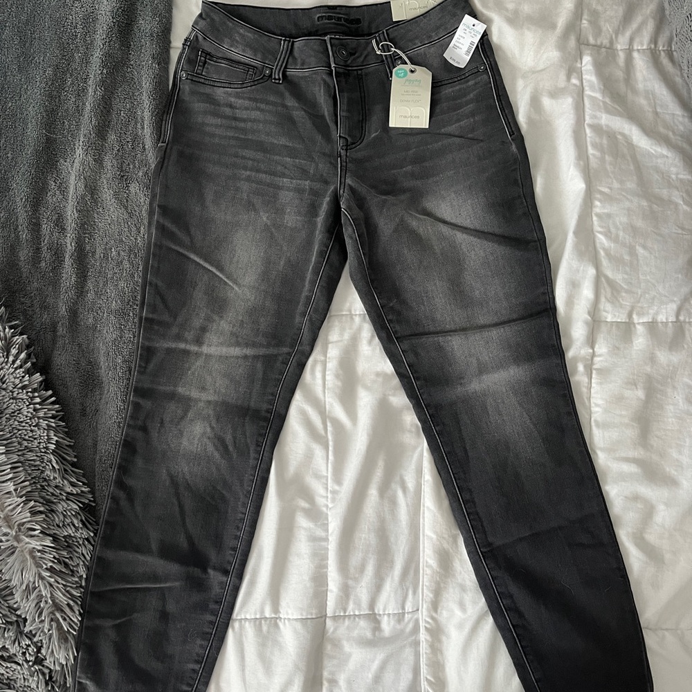 Maurice’s mid rise Jegging- Size M short. Brand new, Never worn